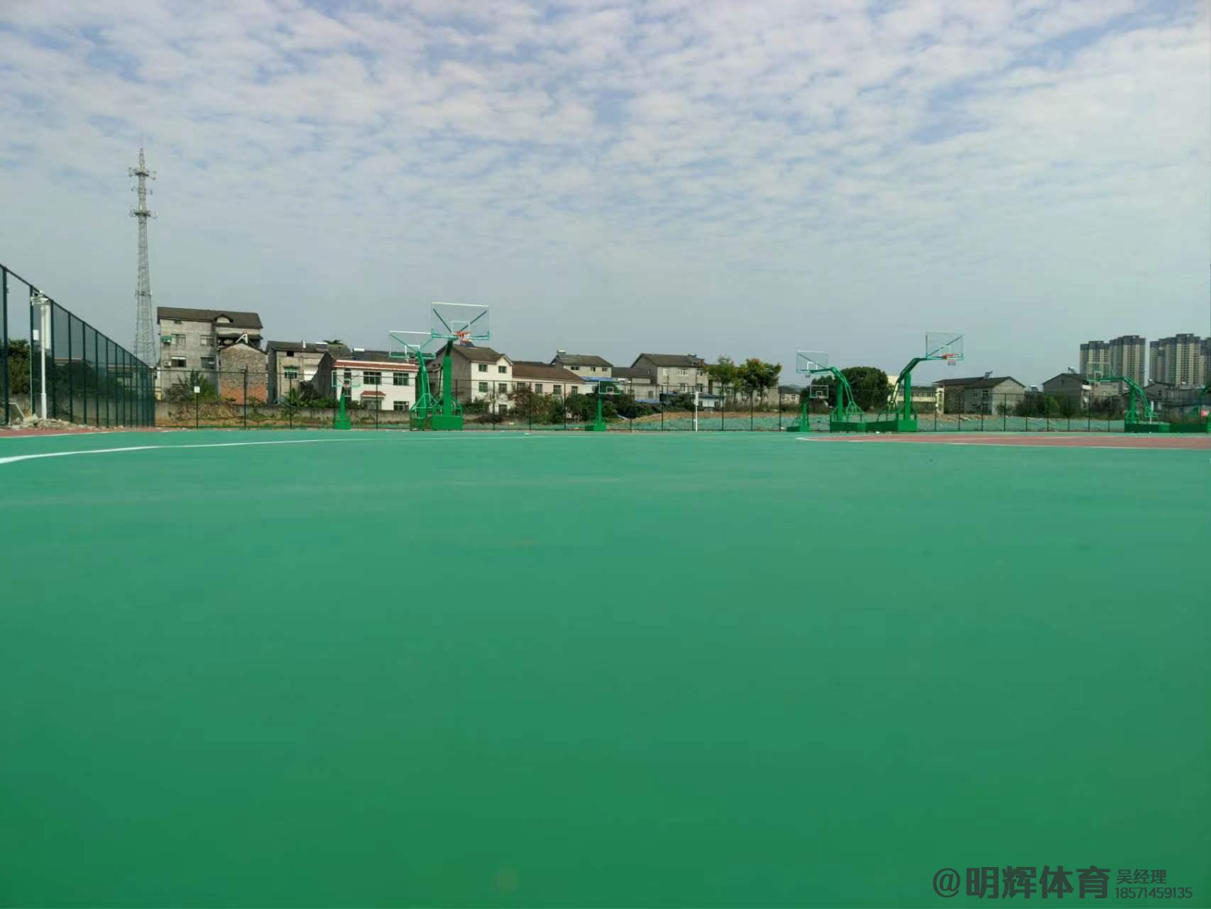 酒泉硬地丙烯酸球场的优缺点